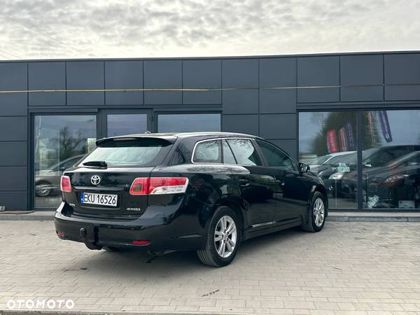 Toyota Avensis 1.8 VVT-i Combi Executive - 17