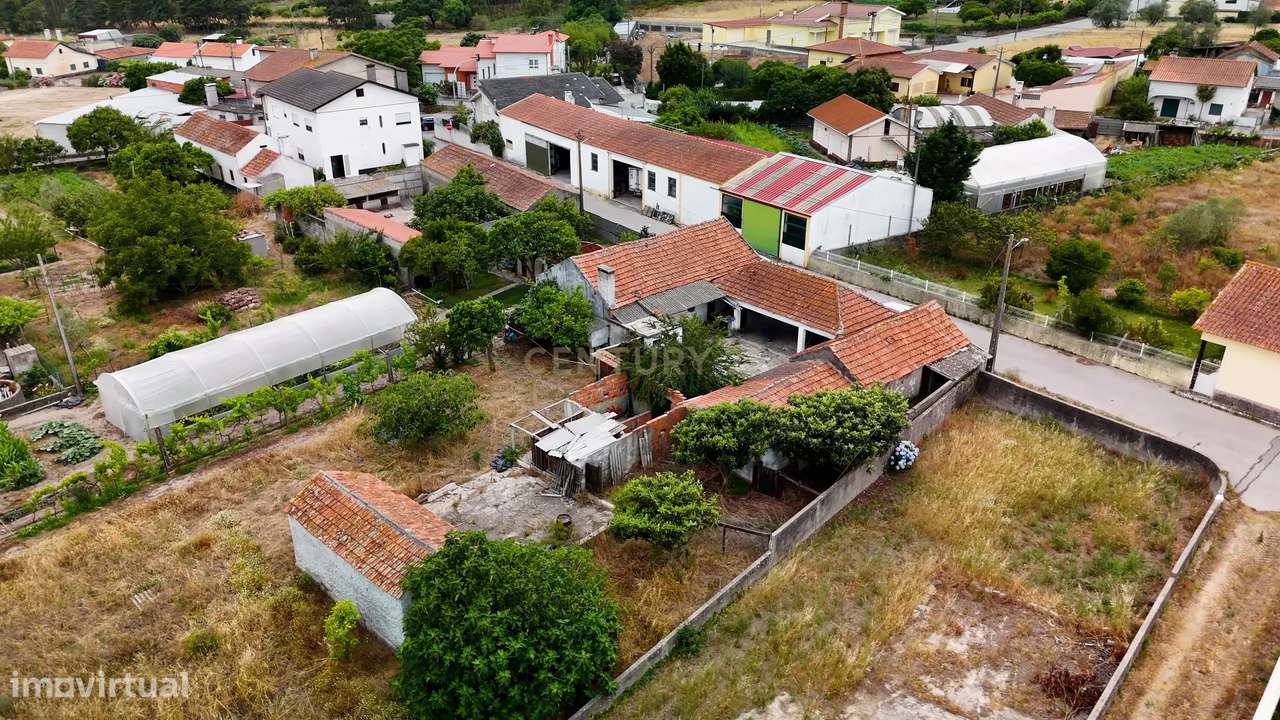 Moradia isolada T2 para reconstruir-1