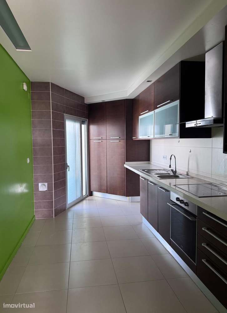 T2 com varanda, garagem e terraço no Entroncamento-12