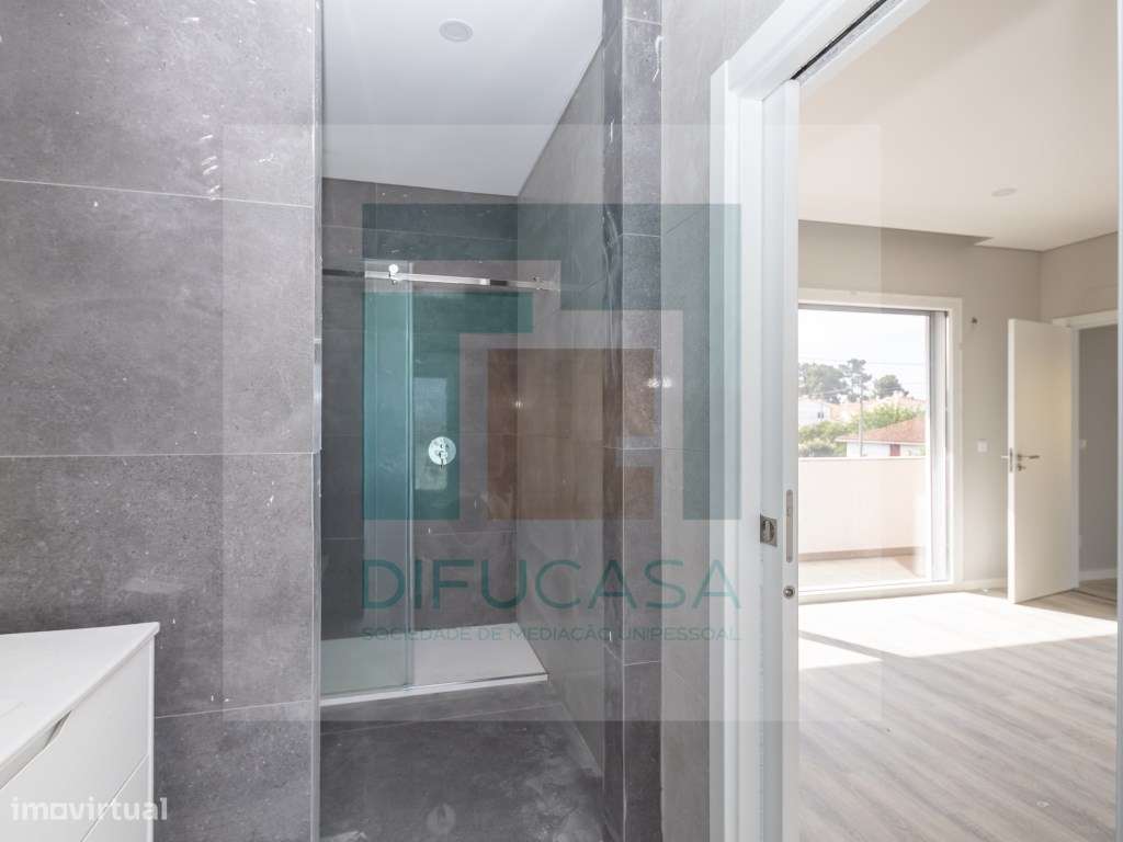 Moradia Isolada T4 Duplex com Piscina e Garagem-49