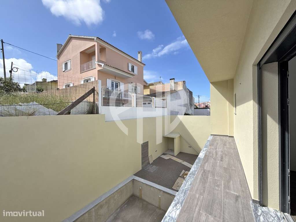 Moradia de Luxo T4 C/ Piscina e Box // Em Construção-36
