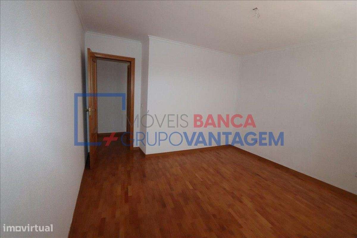 Apartamento T2 com  110 m2 situado em Alhos Vedros (Moita) - Grande imagem: 5/8