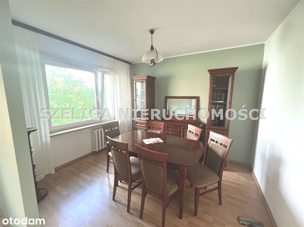 Ul. Perłowa, C.O., C.W. Z Sieci Miejskiej, Balkon