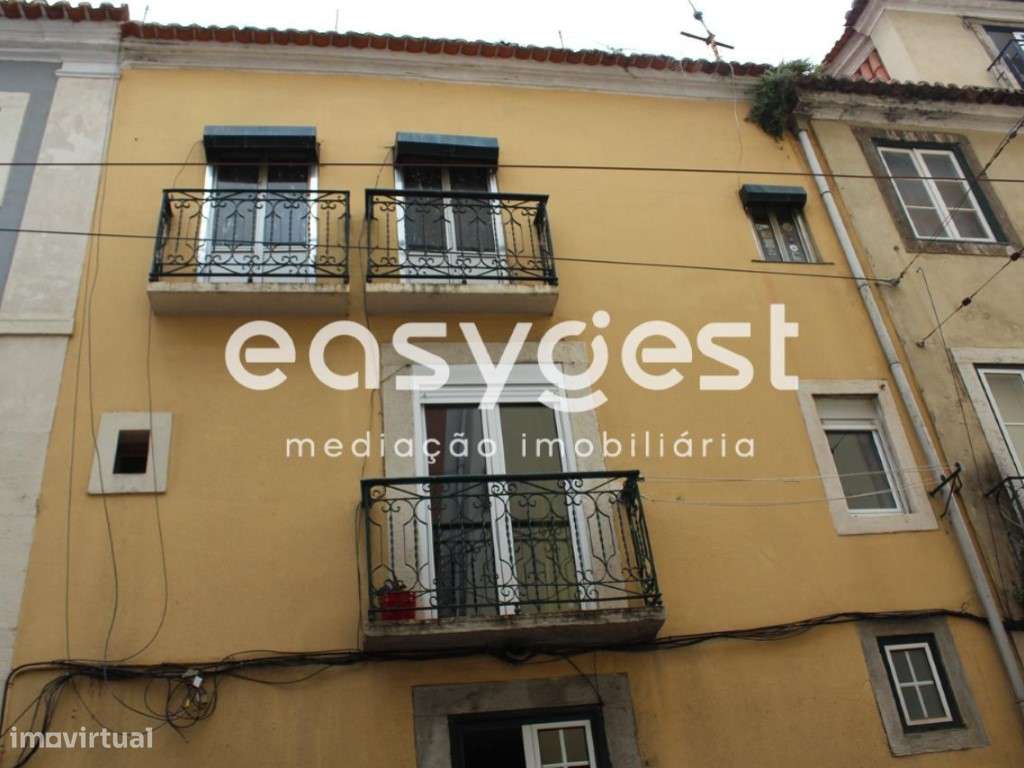 T2 com terraço renovado em zona histórica - Grande imagem: 4/11