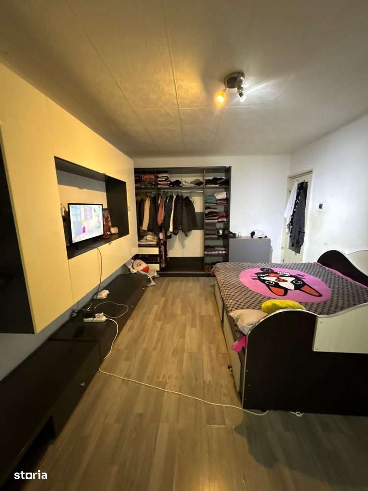 Apartament cu 3 camere decomandat zona Nicolina prima stație Podul Ros - Imagine principală: 2/12