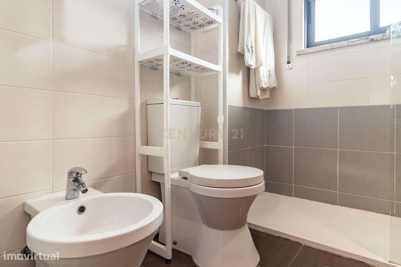 Apartamento T2 na  Quinta do Bom Retiro, Sobreda-33