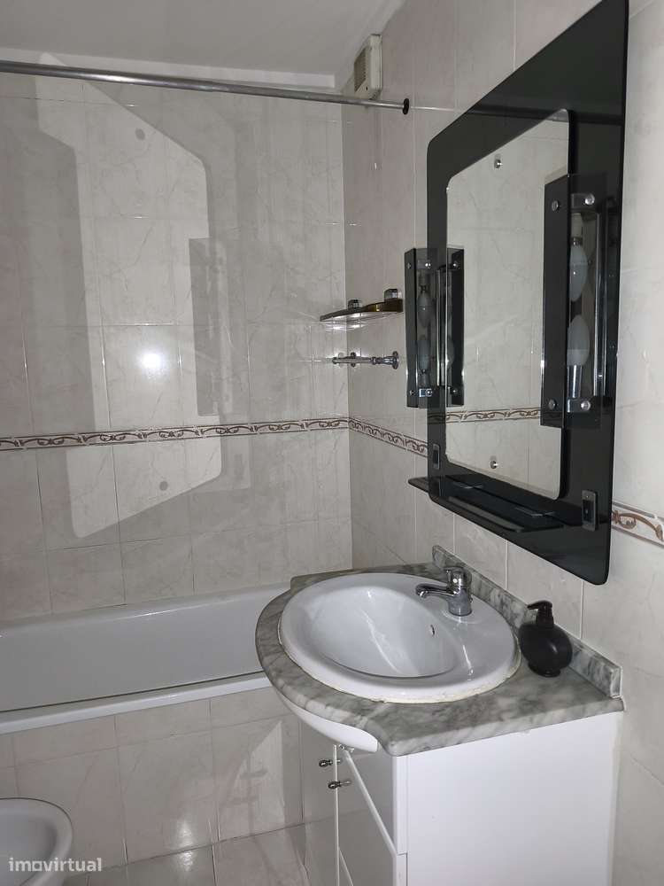 T1 Lisboa – Av. Almirante Reis, Bem Conservado, Junto ao Metro Arroios-9