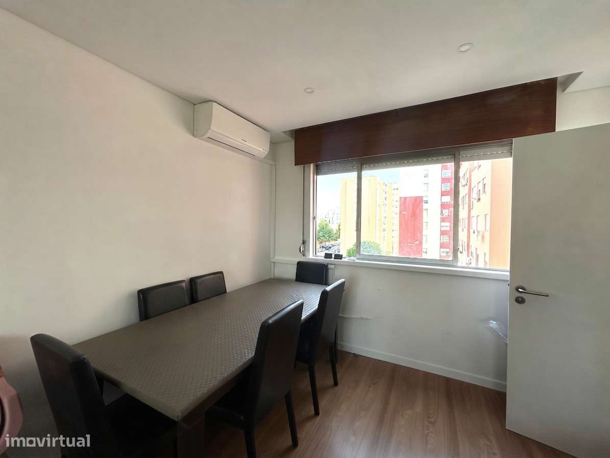Apartamento remodelado T2 - Miratejo-33