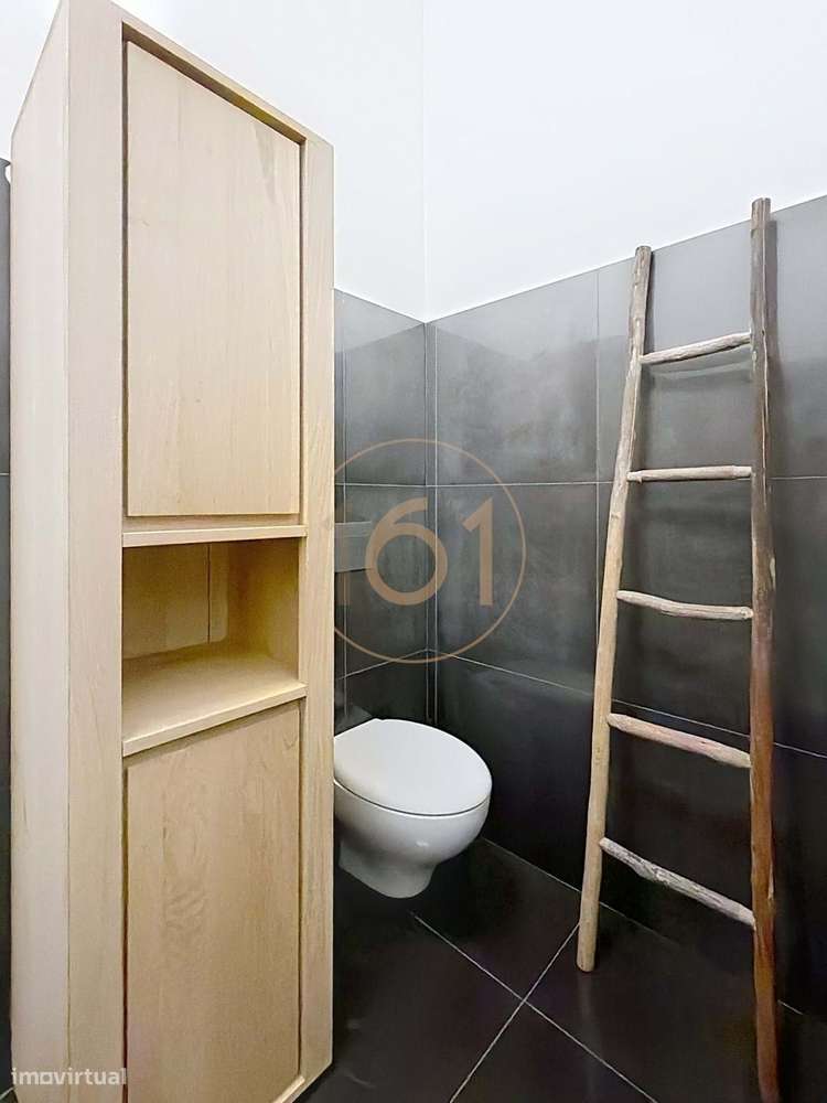 Apartamento T4 Duplex com Terraço e 4 Lugares de Garagem, com Possibil-21