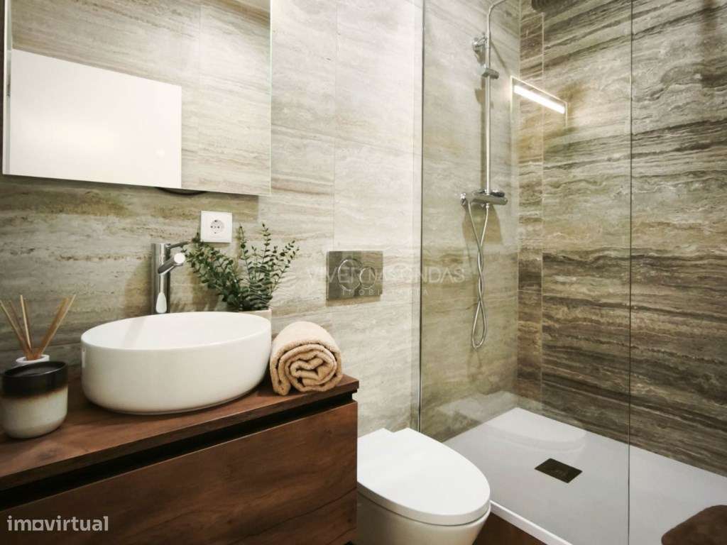 Apartamento T3 totalmente remodelado, com arrecadação, em Benfica.-21
