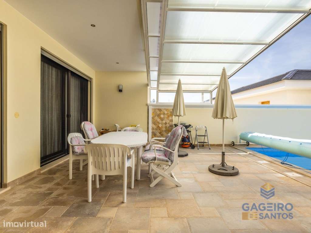 Moradia com piscina e terreno em São Martinho do Porto-37