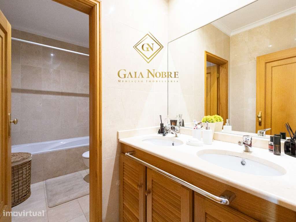 Moradia T4 em Vilar do Paraíso-16