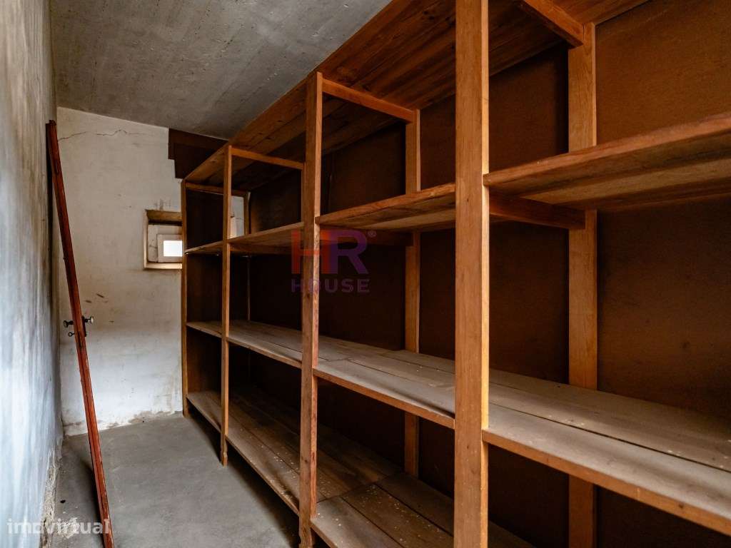 Coimbra, Vende-se Moradia com terreno e jardim.-4