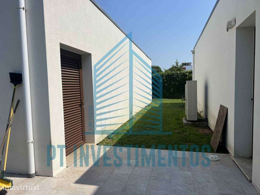 Moradia semi-nova T5+1 em Santa Joana - Aveiro-14