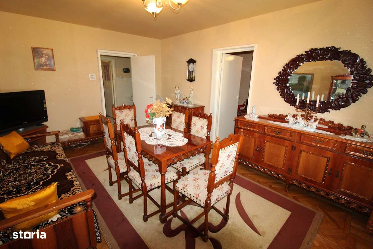 Vând apartament 4 camere în Hunedoara, zona OM-Str.Mățișorului, et. 2-2