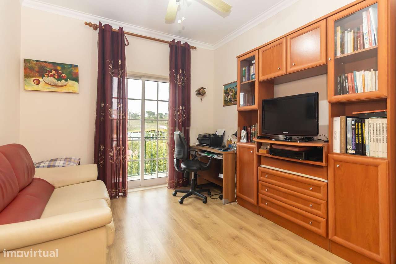 Moradia T4 Independente com garagem e jardim em Setúbal-31