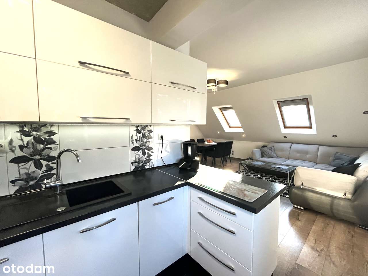 Na sprzedaż komfortowy dom w centrum Trzebnicy–gotowy do zamieszkania - Pełny obrazek: 5/16