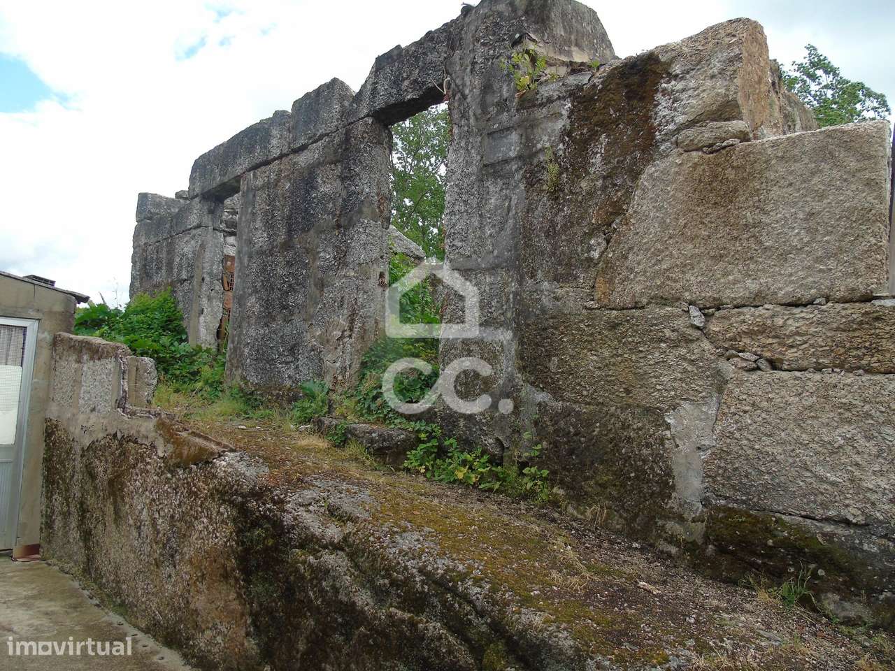 Moradia para restauro em Selho São Cristóvão - Guimarães - Grande imagem: 4/18