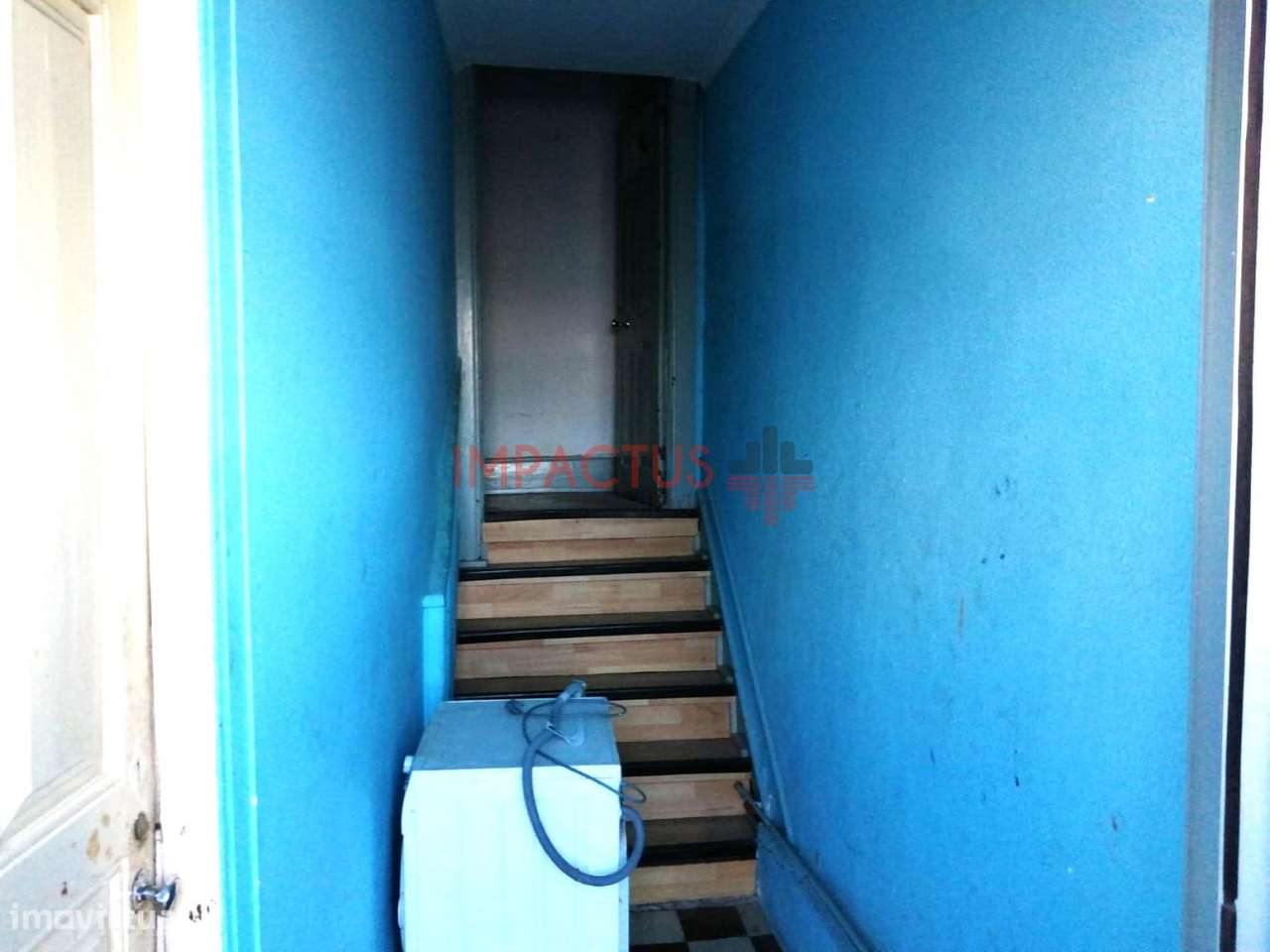 Moradia para restauro com inquilino próximo da Estação - Grande imagem: 3/29