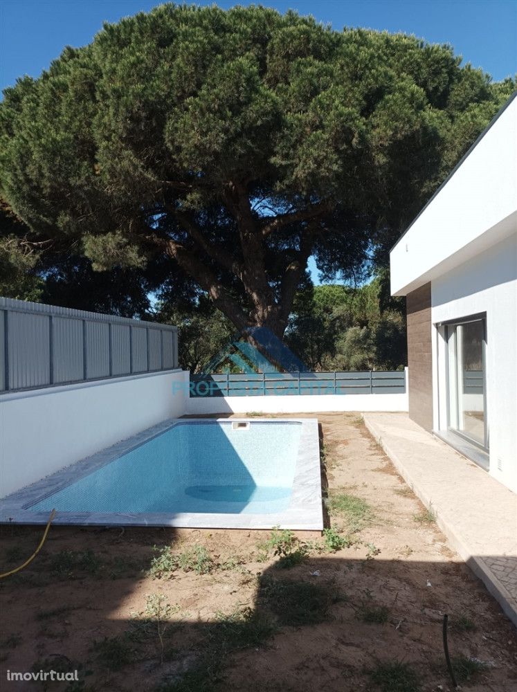 Moradia T3 Com Piscina E Garagem