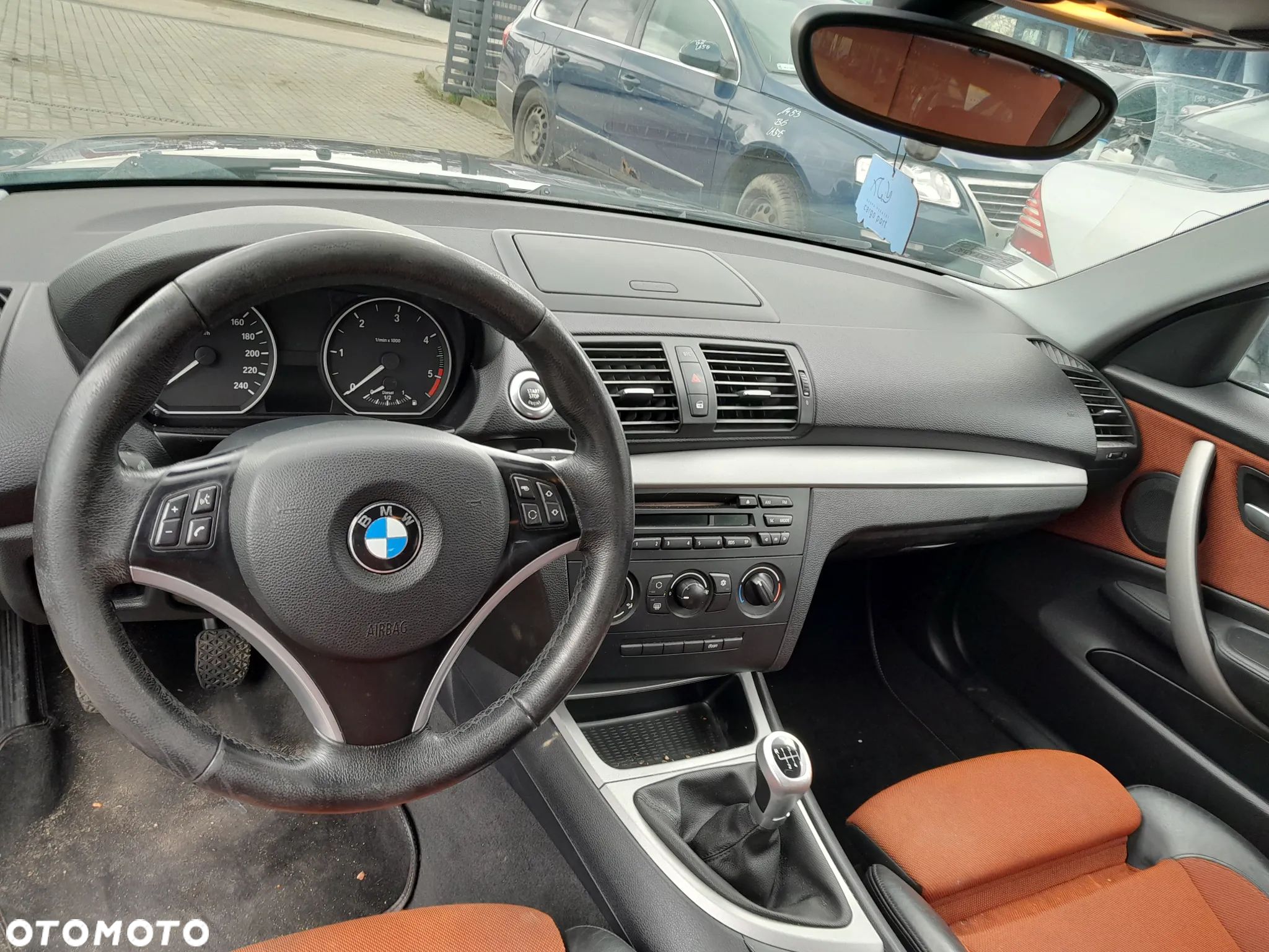 BMW E81 KOSNOLA DESKA ROZDZIELCZA KOKPIT KIEROWCY AIRBAG PASY KOMPLET - 1