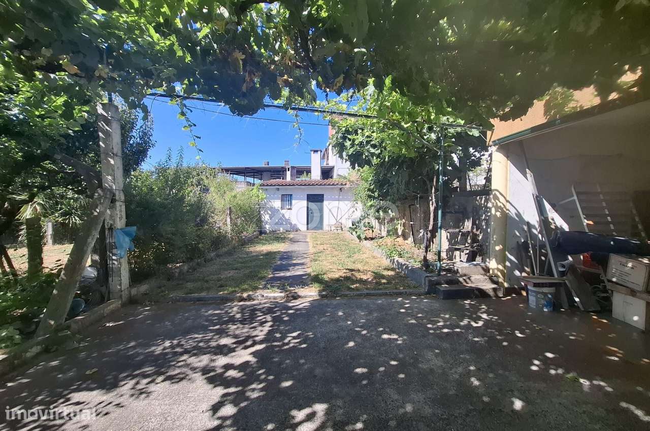 Espetacular Moradia T4 com Jardim e Garagem em Chaves-16
