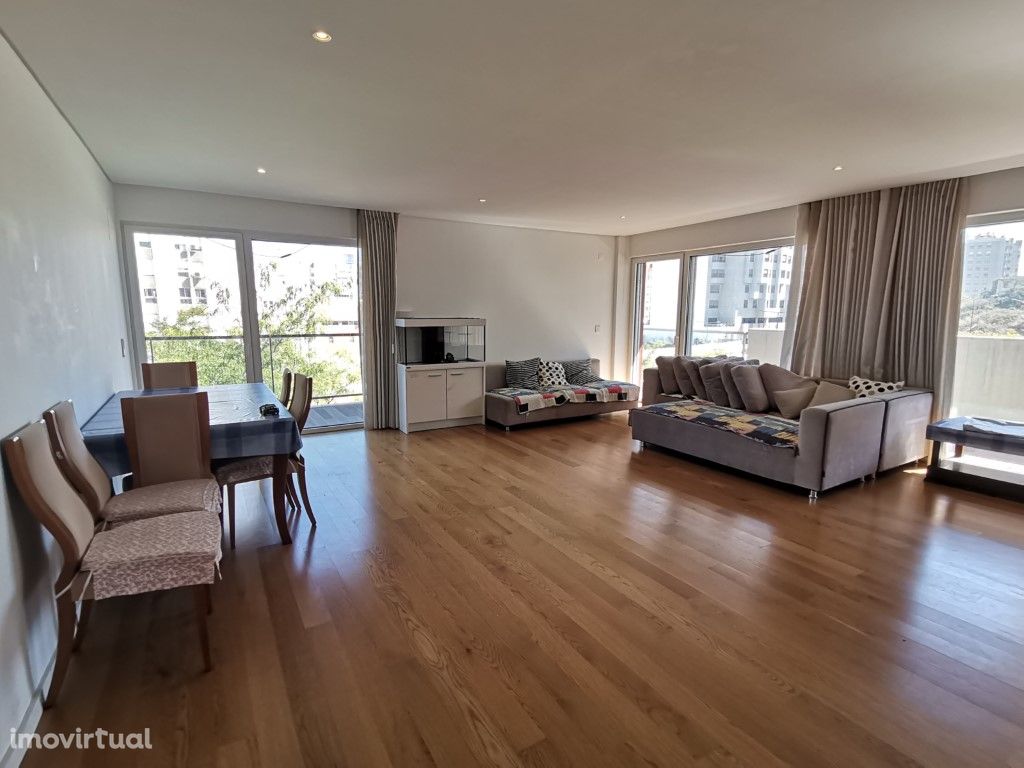 Moderno apartamento em Areeiro