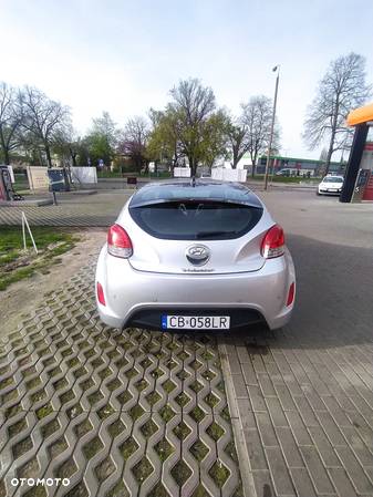 Hyundai Veloster - 7