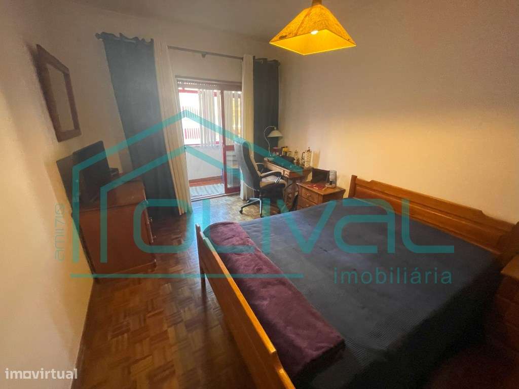 RESERVADO Apartamento T4 transformado em T3-35