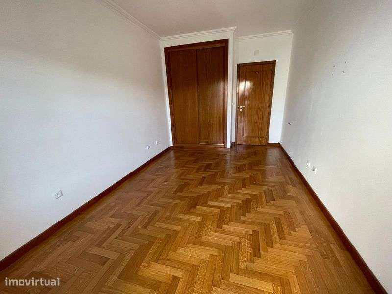 T3 com 2 Varandas, Garagem , perto da  estação Comboio - Grande imagem: 4/12