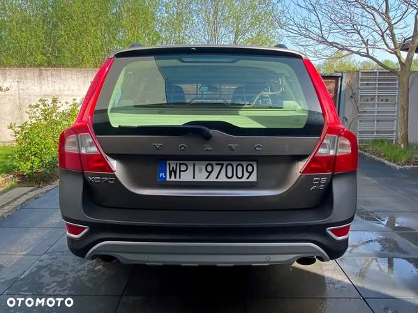 Volvo XC 70 D5 AWD Momentum - 8