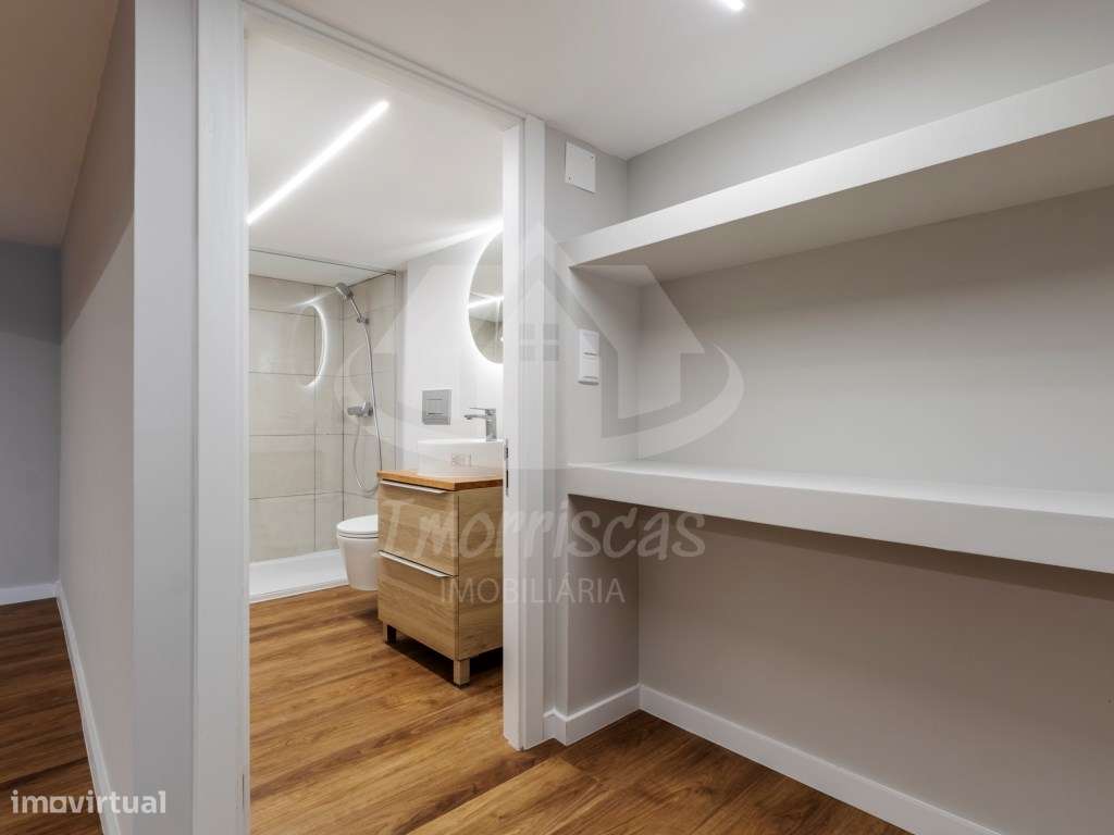 T3 Duplex Remodelado com Entrada Independente no Centro de Sacavém-22