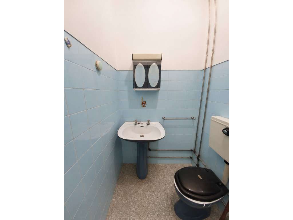 Moradia com 232 m², terreno de 630 m², piso inferior ao nível do ja...-13