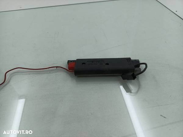 Amplificator antena Audi A4 B5 ADP / AHL 1.6i 1994-2000  8D5035225 - 2