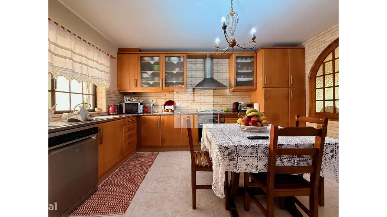 Moradia c/ Terreno e Jardim-29