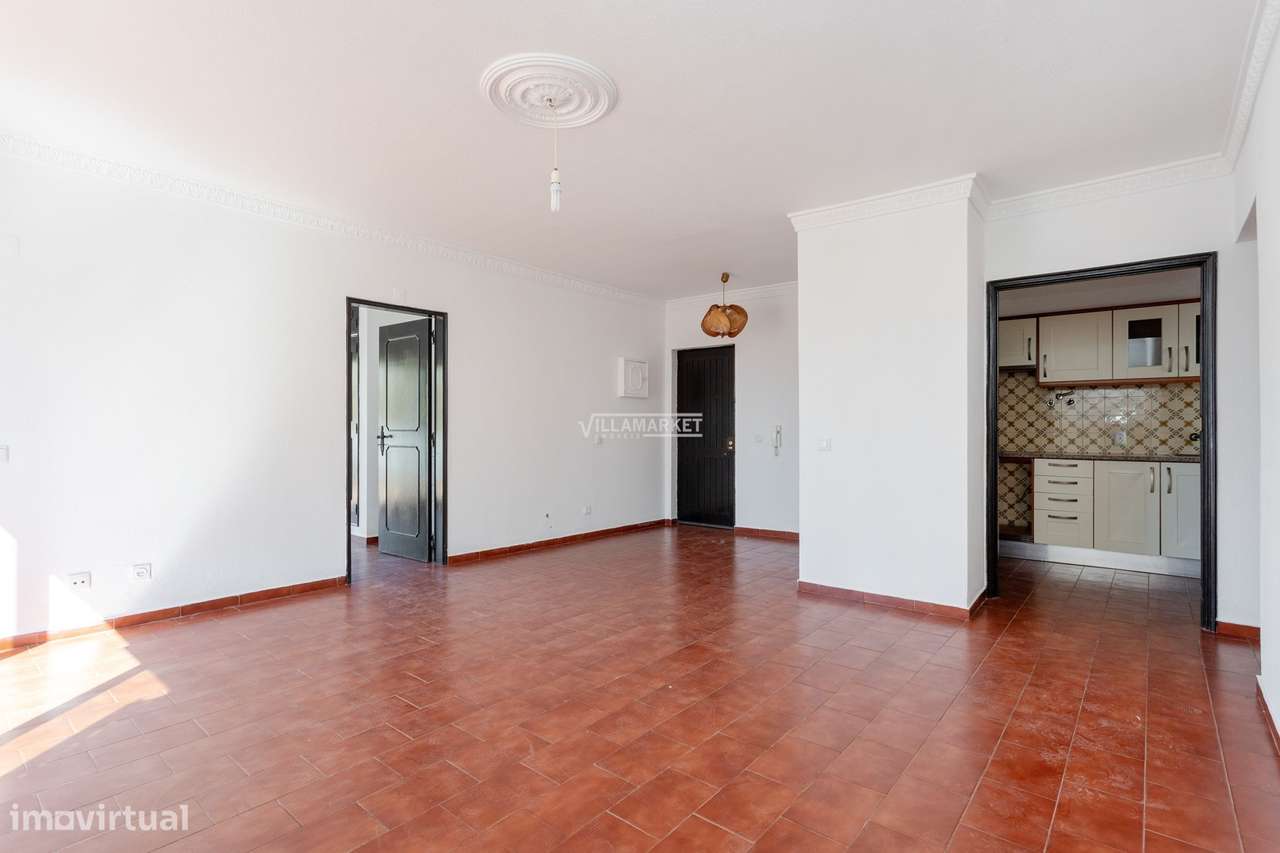 Apartamento T2 com terraço com 40m2 e parqeamento inserido num 6º anda - Grande imagem: 4/27