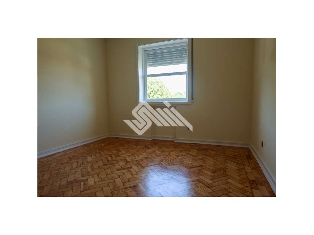 Moradia T5 c/Jardim Campo Alegre-11