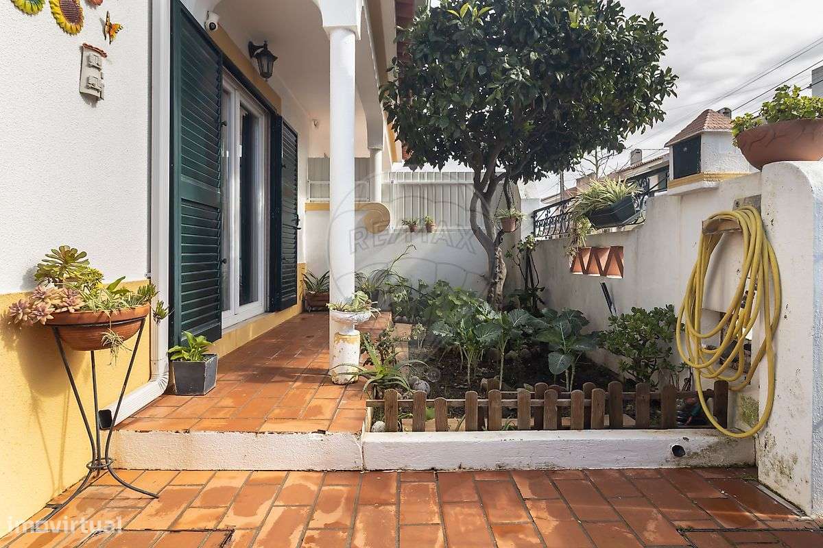 Moradia Geminada T3+2 – Quinta do Conde para venda-20