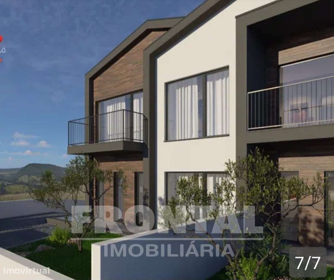 Moradia T4 Geminada - 300 m2 | Centro De Mirandela, Bragança - Grande imagem: 2/14