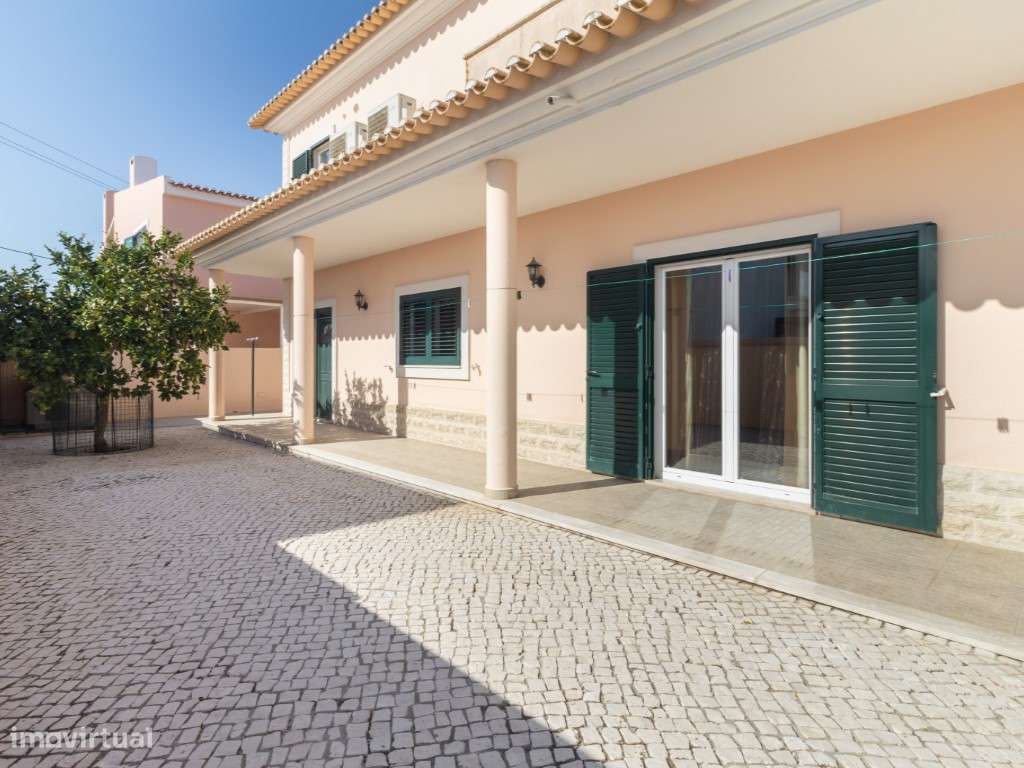 Moradia T4 de Prestígio com Áreas Amplas, Garagem para 2 Carros e C...-35