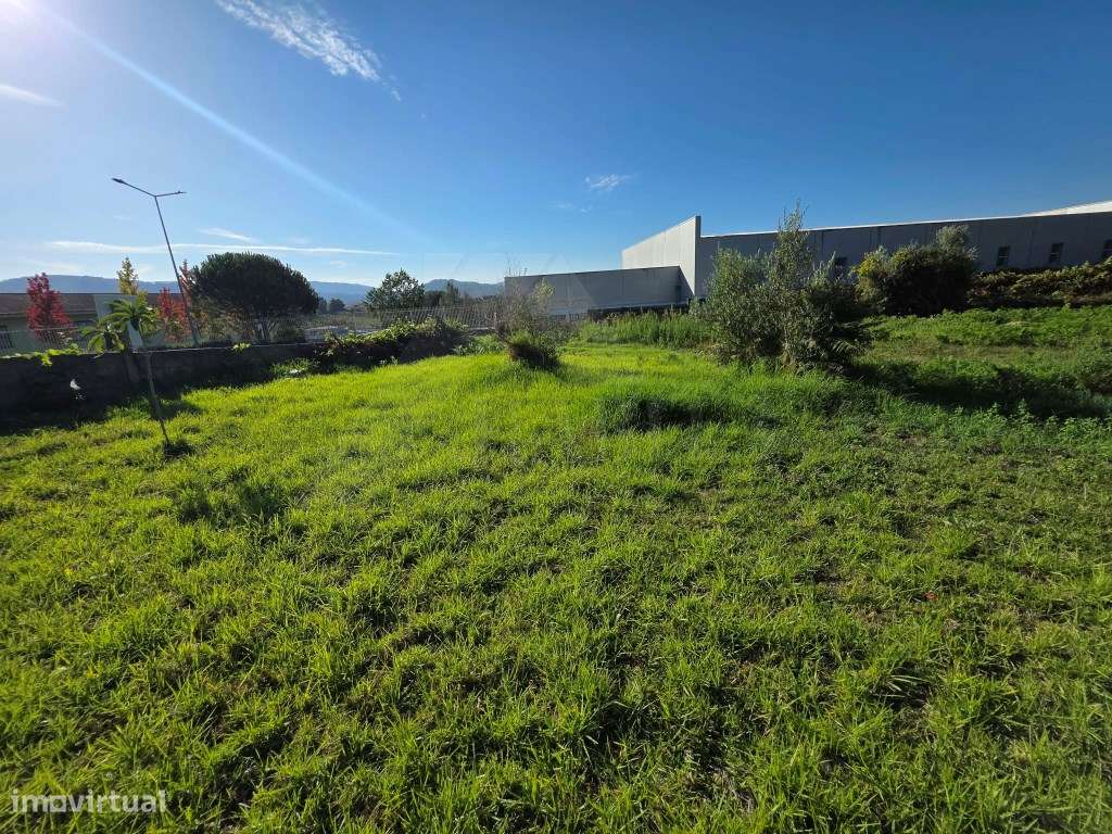 Terreno para construção com 908 m2-1