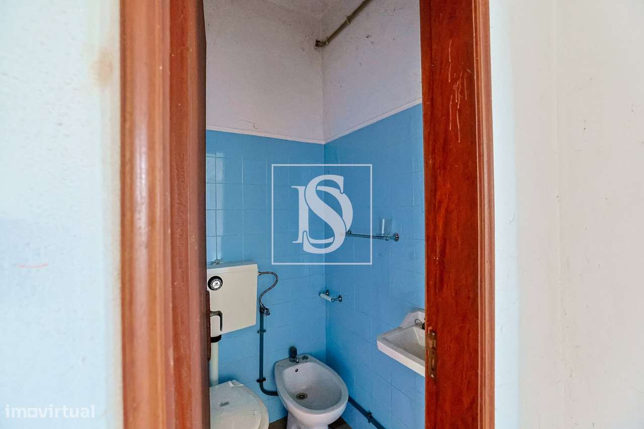 Moradia T4 c/ 376 m², jardim e riacho-29