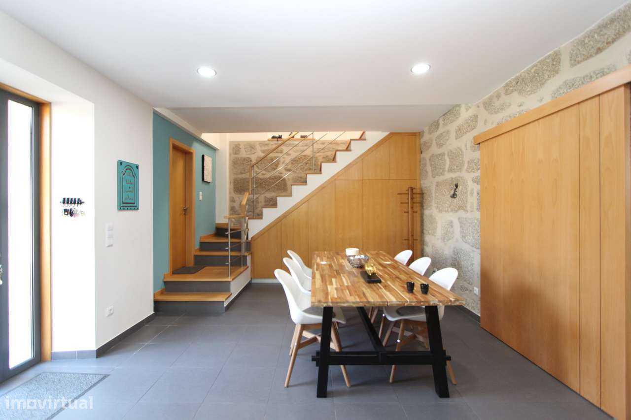 Moradia T4 em Granito Recuperada | Charme Histórico e Conforto Moderno - Grande imagem: 5/36