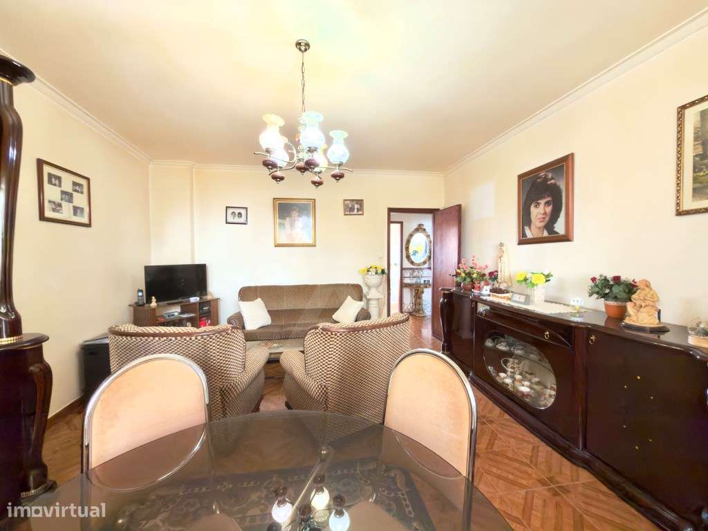 Apartamento T2 em Cascais com luz natural e excelentes acessos para...-0