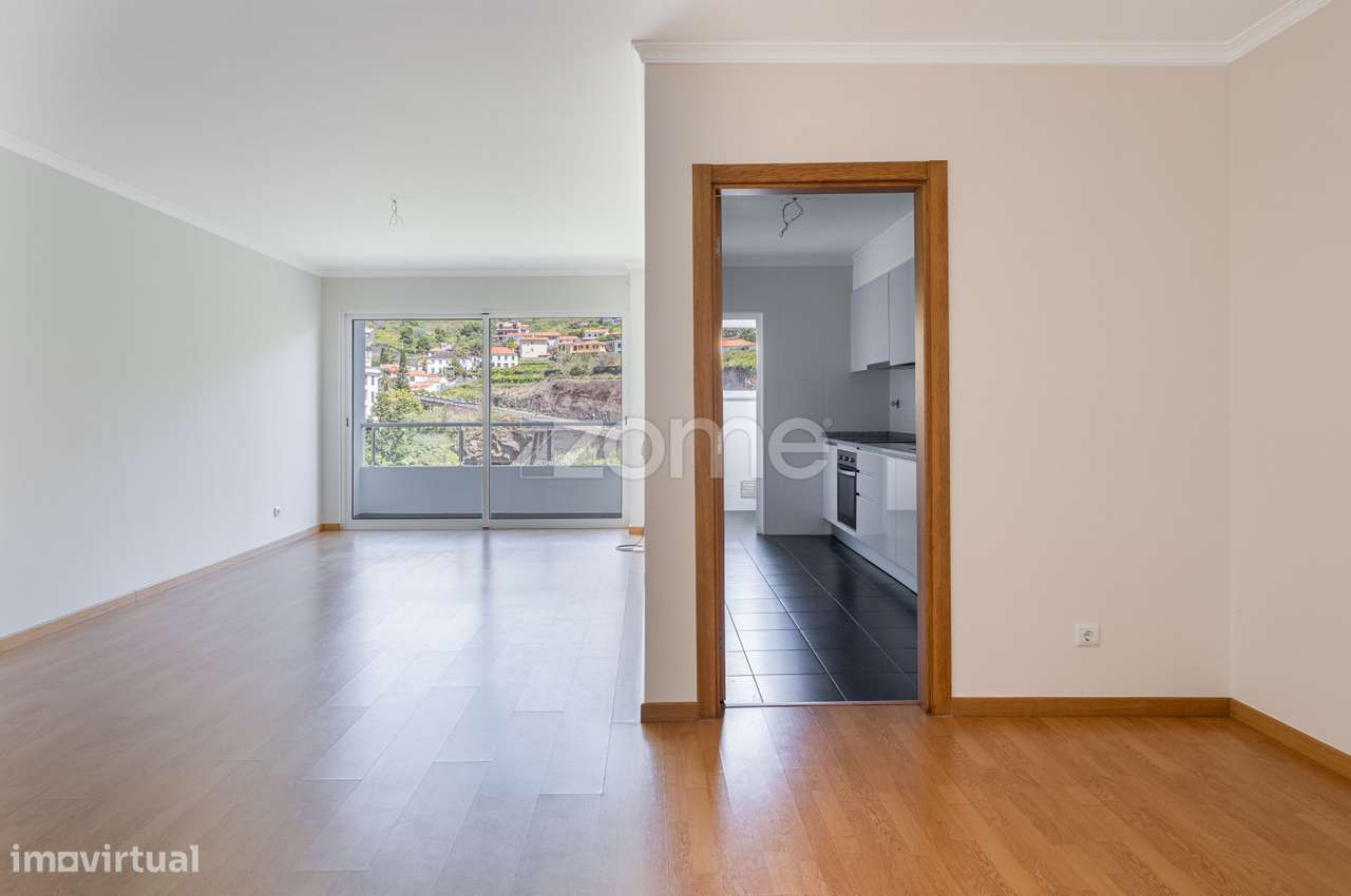 T2 Novo com Amplas Áreas, Piscina Aquecida e Excelente Localização-2