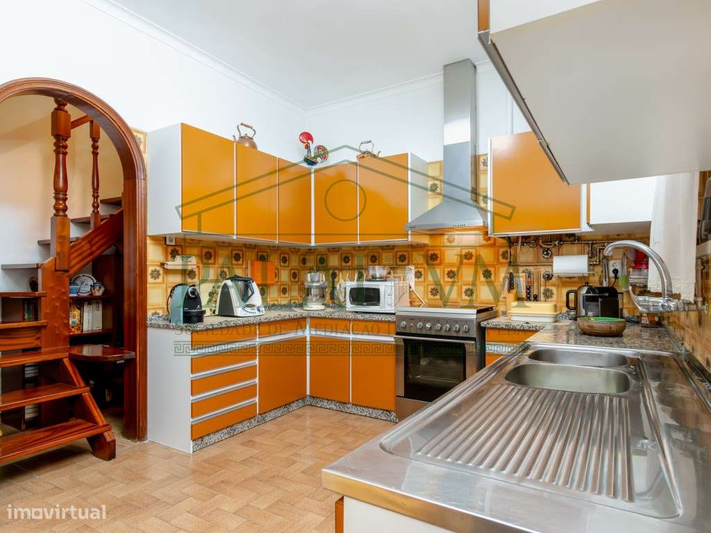 Moradia T5 centro da Charneca da Caparica-18