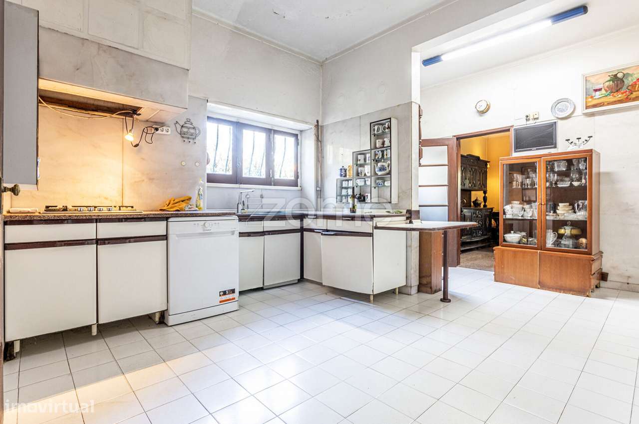 Moradia T5 a 3 minutos a pé da Praia de Carcavelos-11