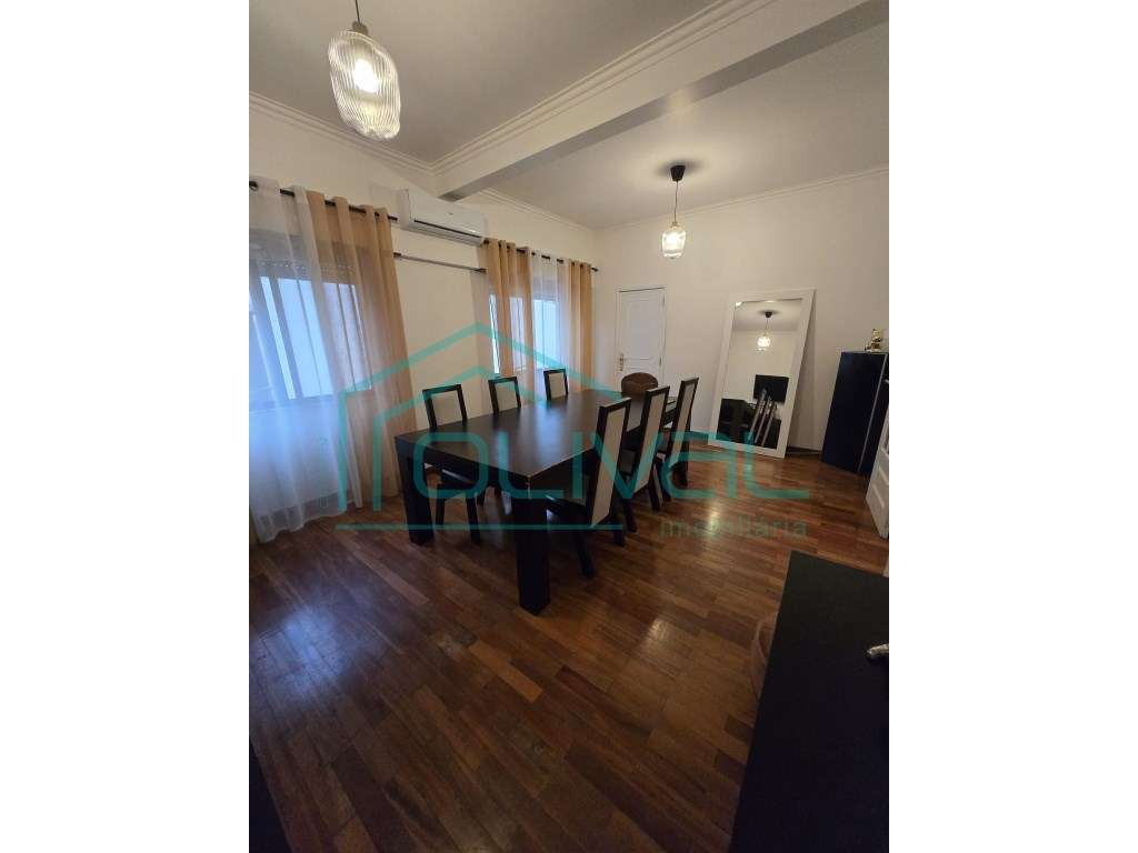 Apartamento T4 com terraço e arrecadação-25