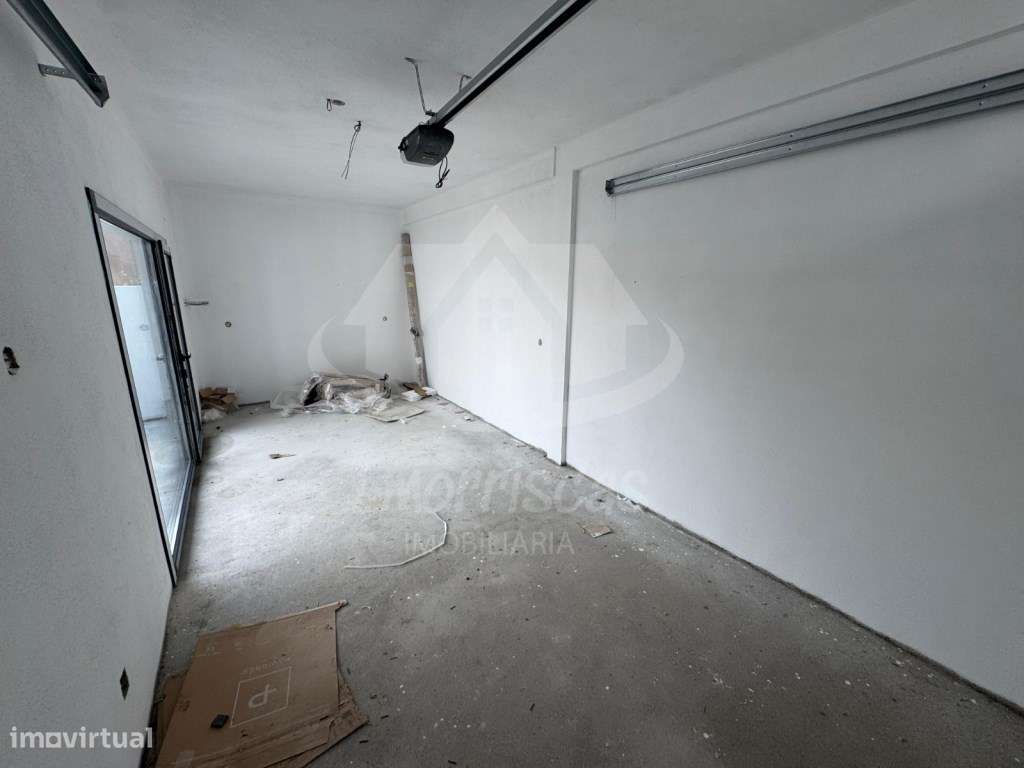 Moradia T3+1 na Portela de Azóia, em Santa Iria de Azóia-34