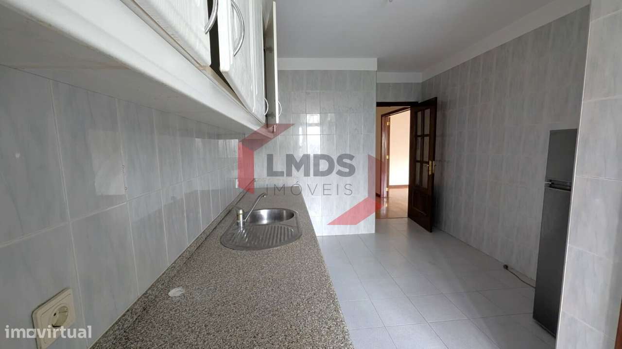 Apartamento T1+1 Valbom Centro-11